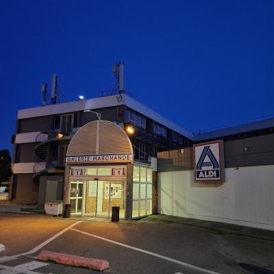 Projet de réhabilitation d'un centre commercial à FOS-SUR-MER (13)