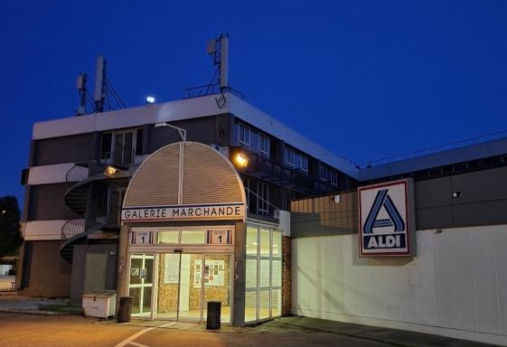 Projet de réhabilitation d'un centre commercial à FOS-SUR-MER (13)